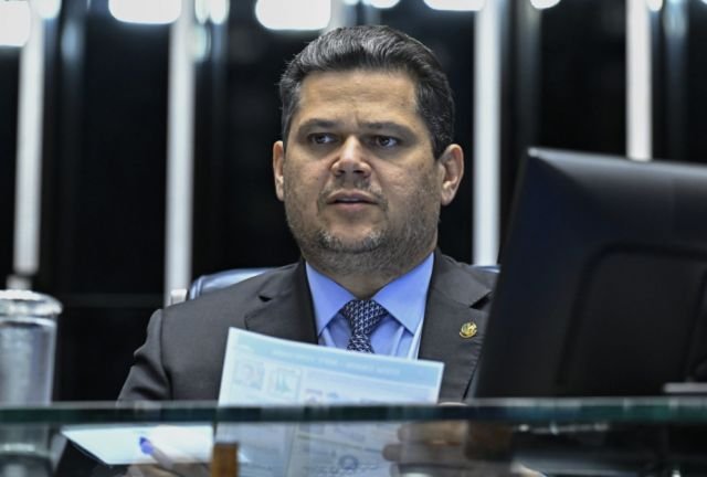 Alcolumbre adia votação do fim da escala 6×1 para após as eleições, com análise prevista para 2026
