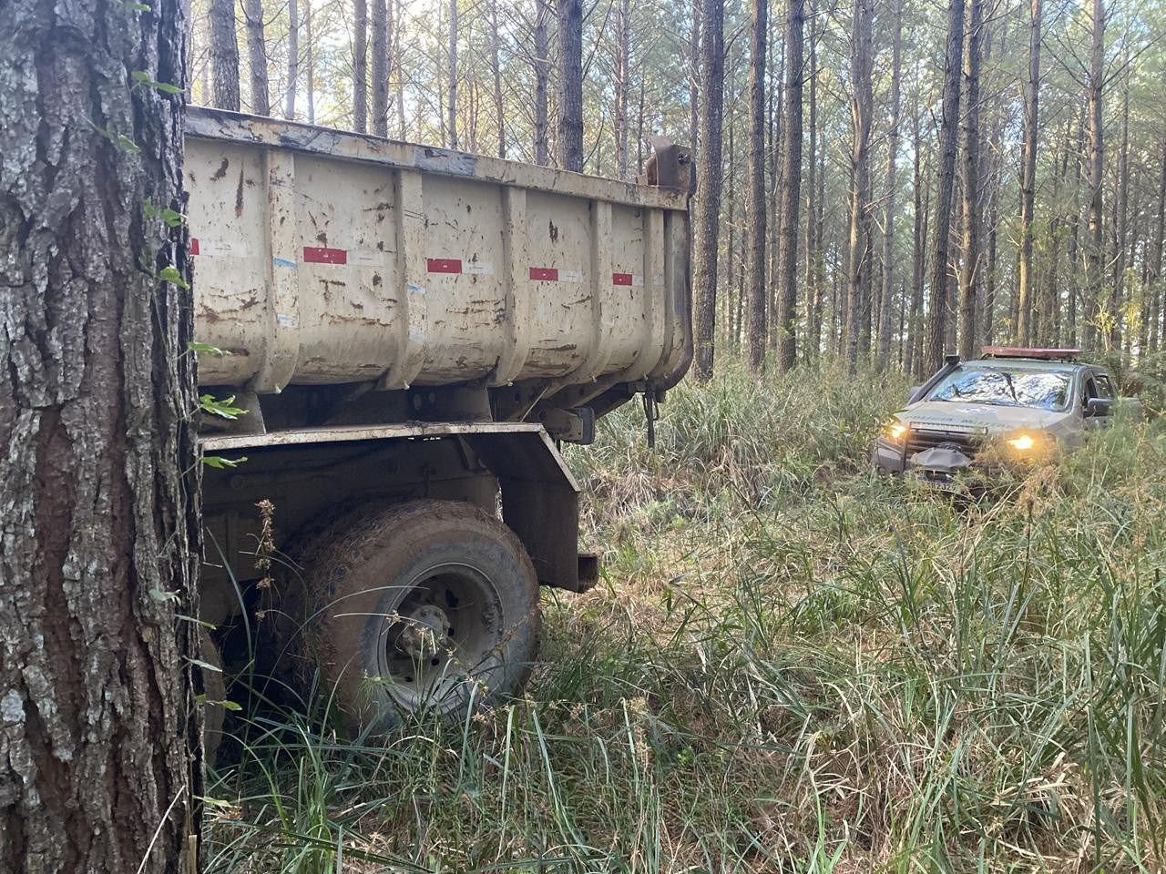 Polícia Militar Ambiental recupera caminhões furtados em Caçador