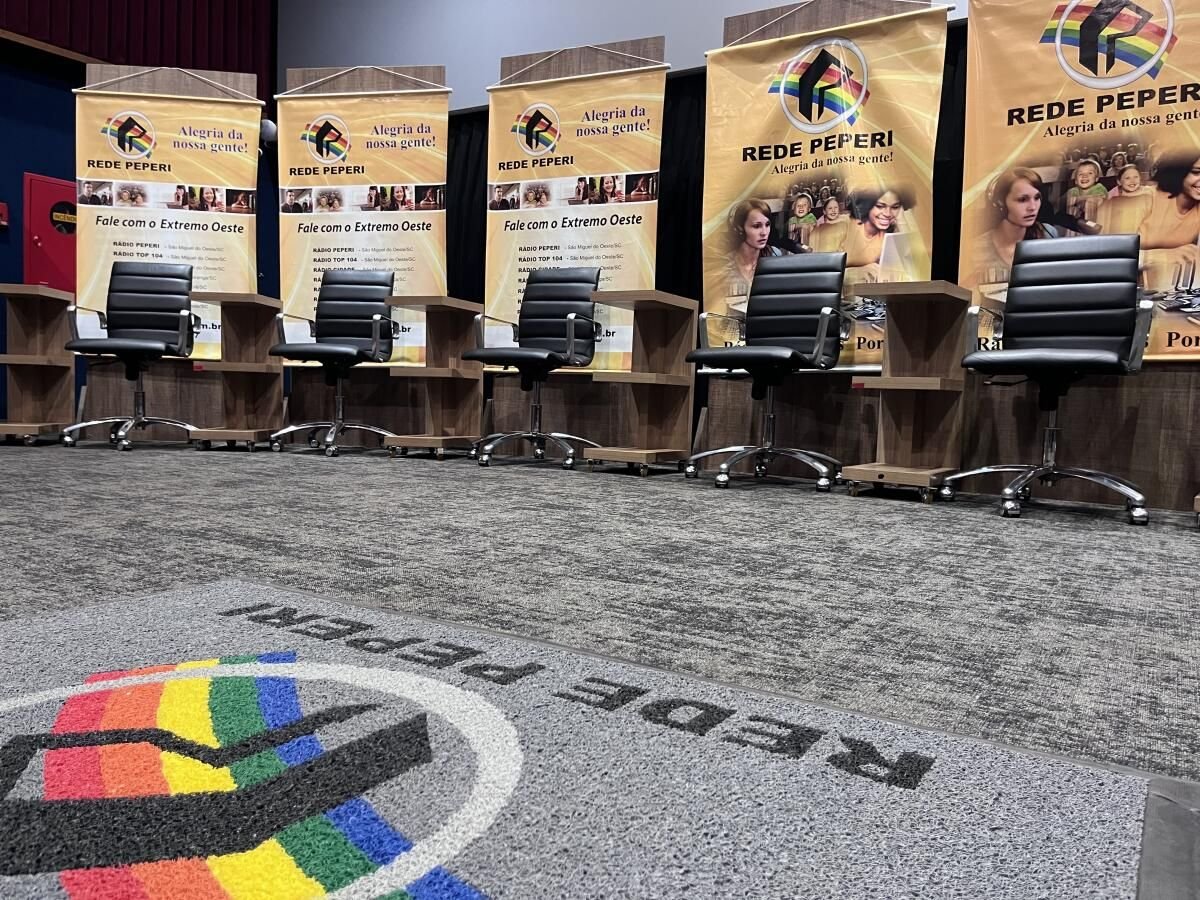 Peperi realiza debate com 11 candidatos a deputado federal em São Miguel do Oeste