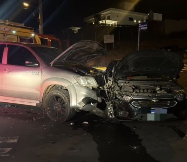 Quatro pessoas ficam feridas em acidente em Maravilha, SC