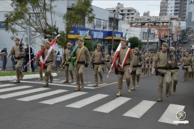 Ordem das 83 entidades no Desfile de 7 de Setembro em São Miguel do Oeste