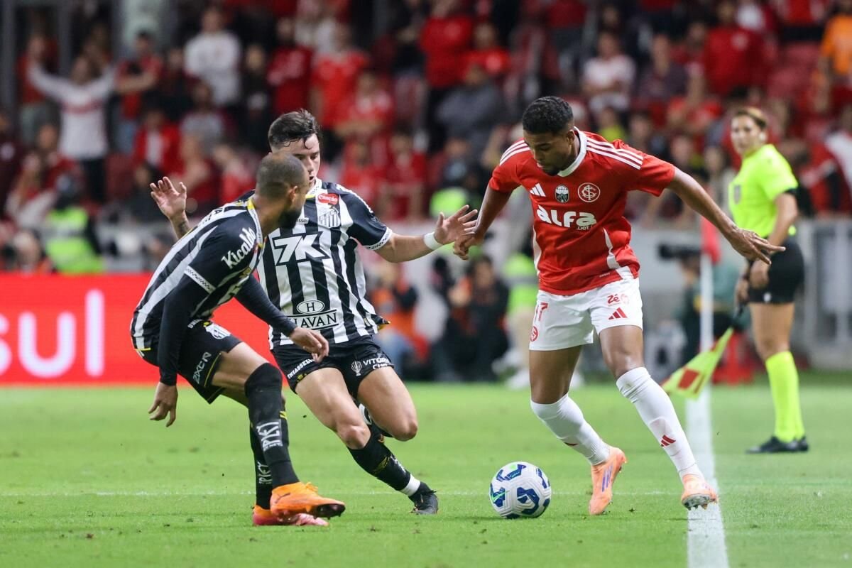 Internacional perde para o Santos por 3 a 2 no Beira-Rio