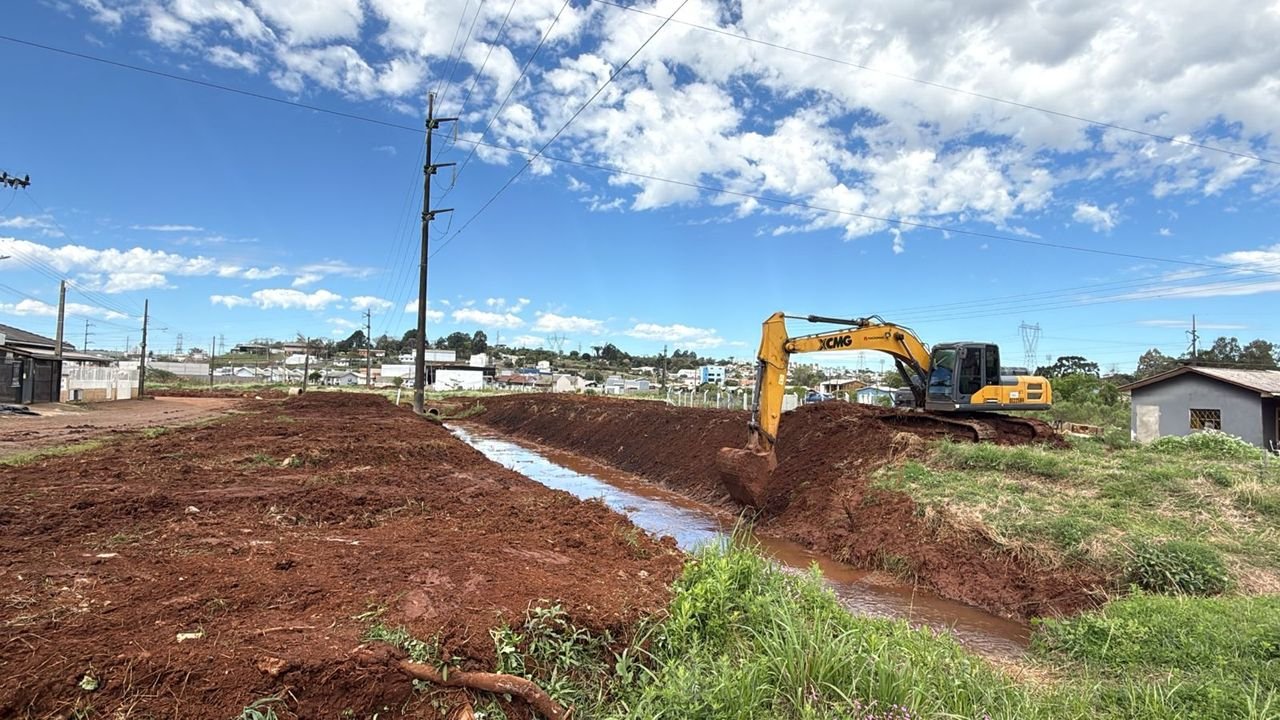 Prefeitura de Xanxerê retoma limpeza do Rio Xanxerê para prevenir alagamentos