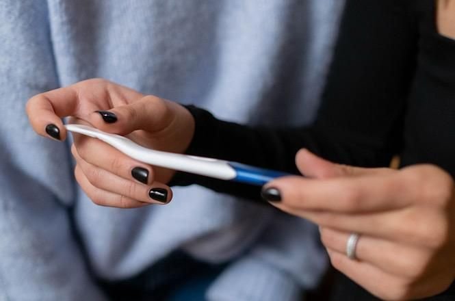 Médica e clínica condenadas por falha em implante contraceptivo que resultou em gravidez