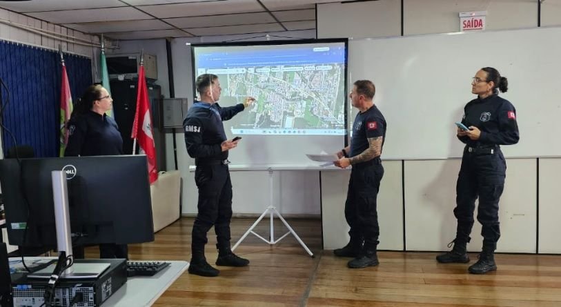 Treinamento da Defesa Civil e Guarda Municipal de São José para rotas de fuga em emergências