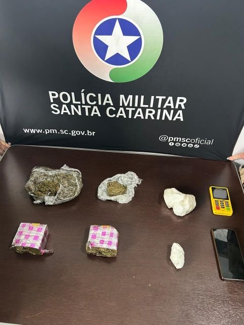 Mulher é presa por tráfico de drogas na BR-282 em Maravilha