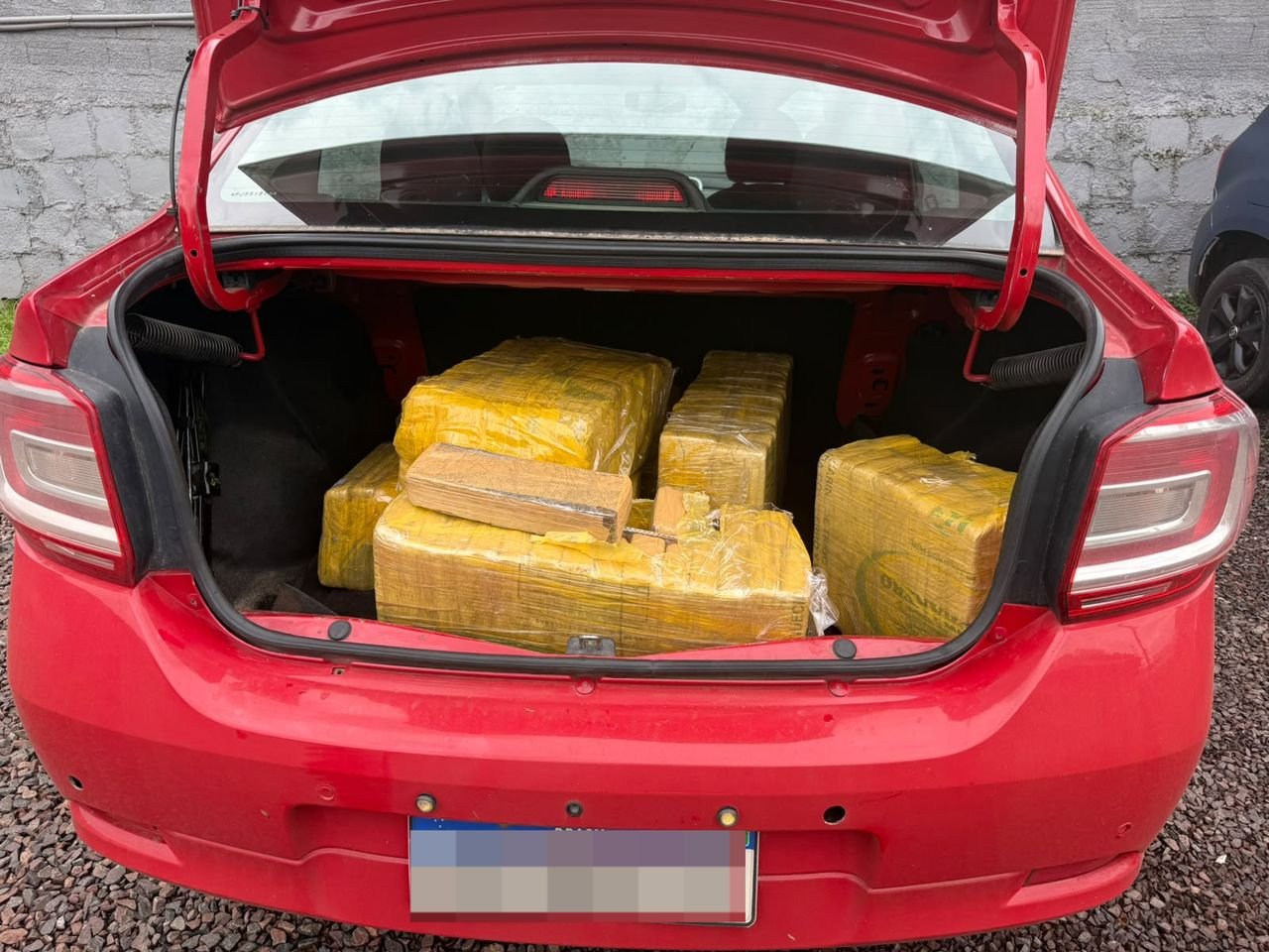 Casal é preso com 100 quilos de maconha após fuga de abordagem da PRF em Chapecó