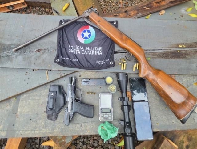 PM apreende armas e drogas em operação em Flor do Sertão