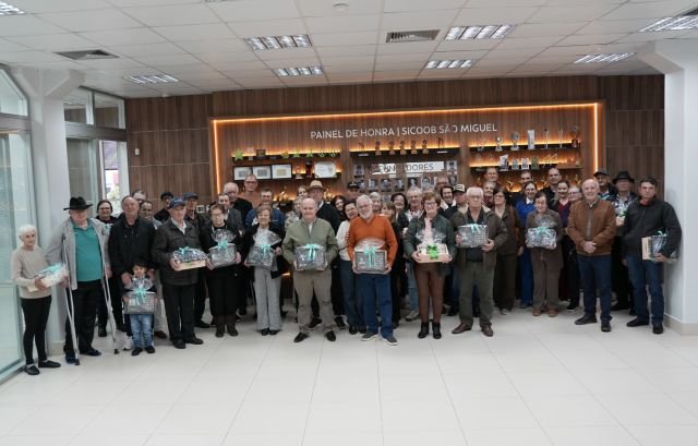 Sicoob São Miguel reúne sócios fundadores em encontro de reconhecimento