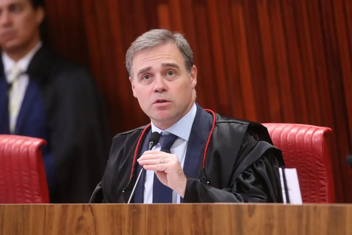 Mendonça alerta sobre acesso a dados de celular de Vorcaro em investigação