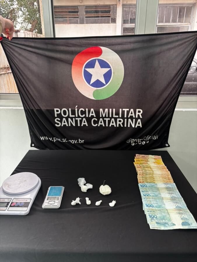 PM apreende cocaína e prende envolvidos por tráfico em São Miguel do Oeste
