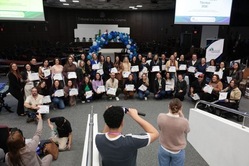 Programa Novos Caminhos certifica 122 jovens na Grande Florianópolis