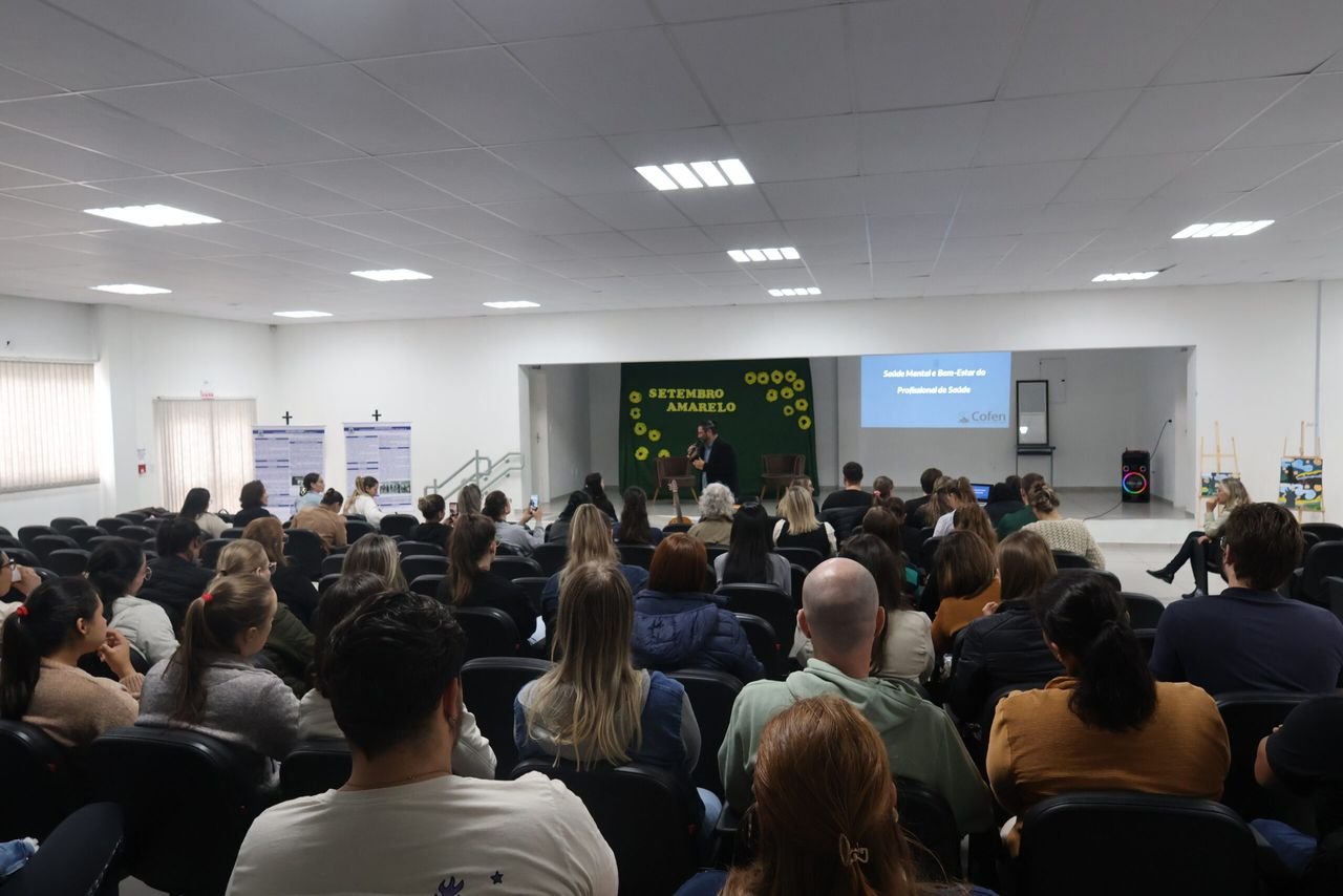CAPS promove palestra sobre saúde mental para profissionais da saúde