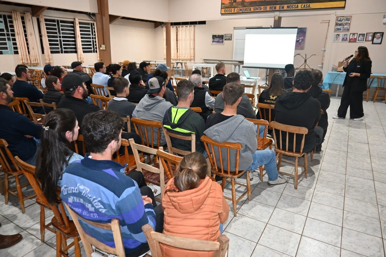 Secretaria da Agricultura promove capacitação para produtores de leite em Descanso