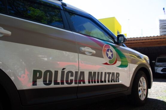 Homem é resgatado após ficar sobre poste de energia elétrica em Chapecó
