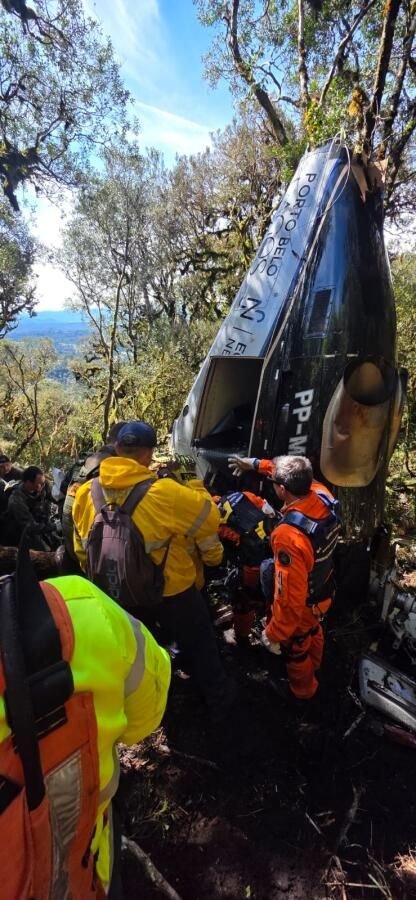 Bombeiros concluem retirada dos corpos de vítimas de queda de helicóptero em Urubici