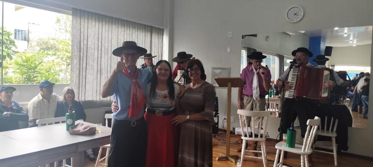 Baile dos idosos reúne participantes em São José do Cedro