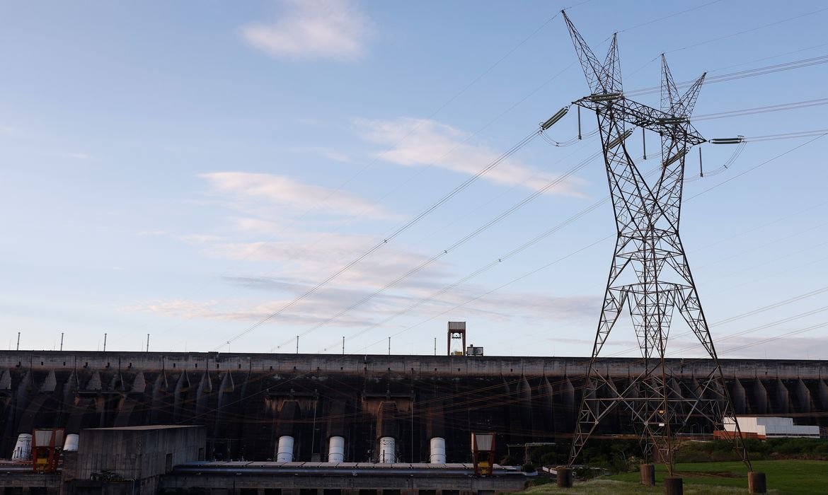Conta de luz volta à bandeira verde em outubro, sem cobrança adicional