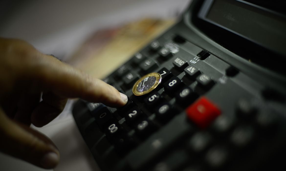Dívida Pública Federal e Déficit do Governo Central em Agosto de 2023