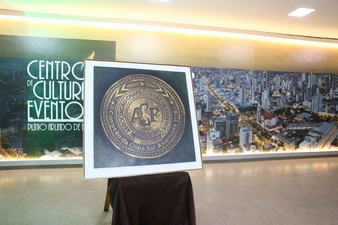 Chapecó recebe obra de arte em homenagem às vítimas do acidente aéreo de 2016