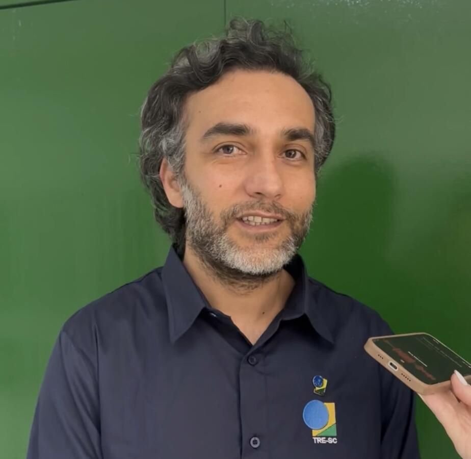 Votação avança tranquila na 69ª Zona Eleitoral; eleitores na fila às 17h podem votar