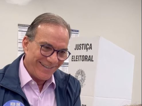 Décio Lima vota em Blumenau e reafirma compromisso com a democracia