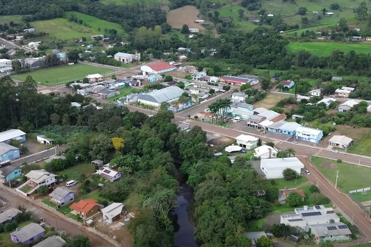 Flávio Bolsonaro, Jorginho Mello e Carol de Toni lideram votação na 58ª Zona Eleitoral