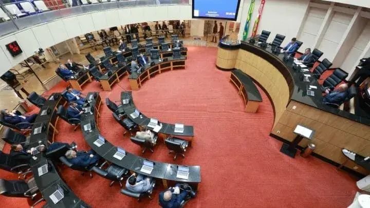 PL elege 16 deputados e mantém maior bancada na Alesc em 2027