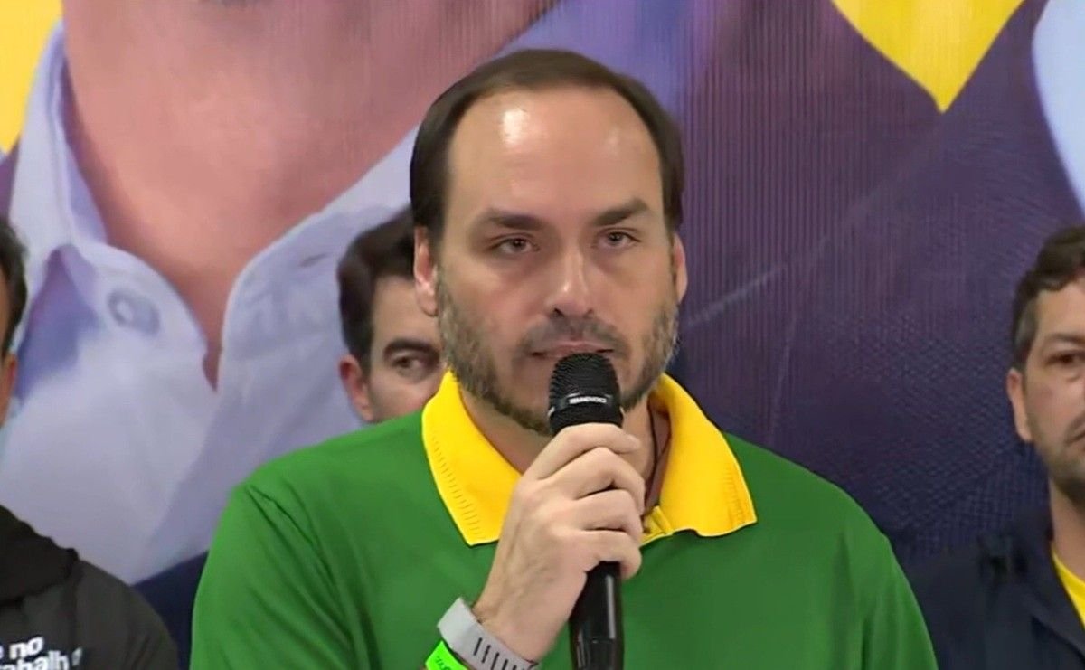 Carlos Bolsonaro e Carol de Toni são eleitos senadores por SC com forte apoio regional