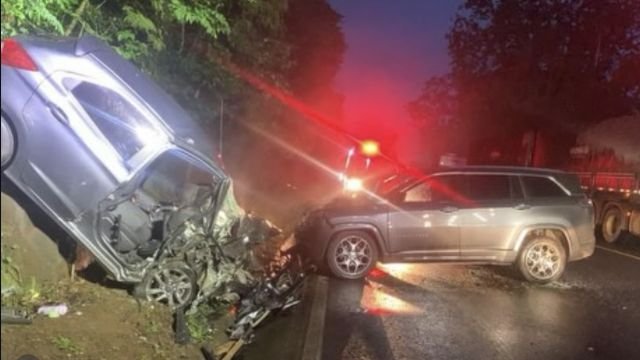 Colisão na BR-282 em Nova Erechim deixa duas mortes e um ferido