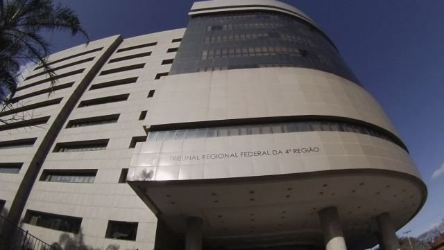 Justiça Federal discute adiamento de 13º salário devido a déficit de R$ 266 milhões