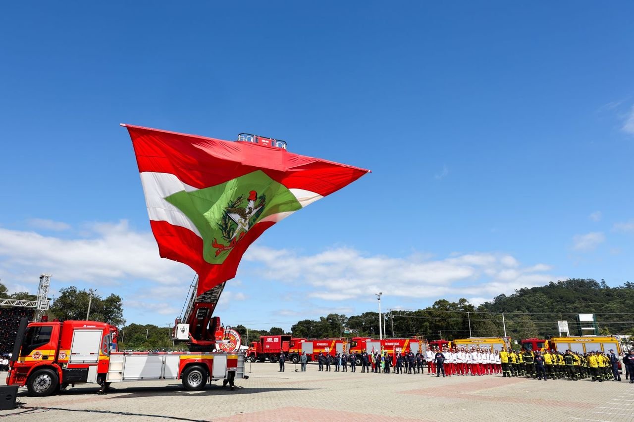 Corpo de Bombeiros de SC celebra 100 anos e forma novos militares em Itapiranga