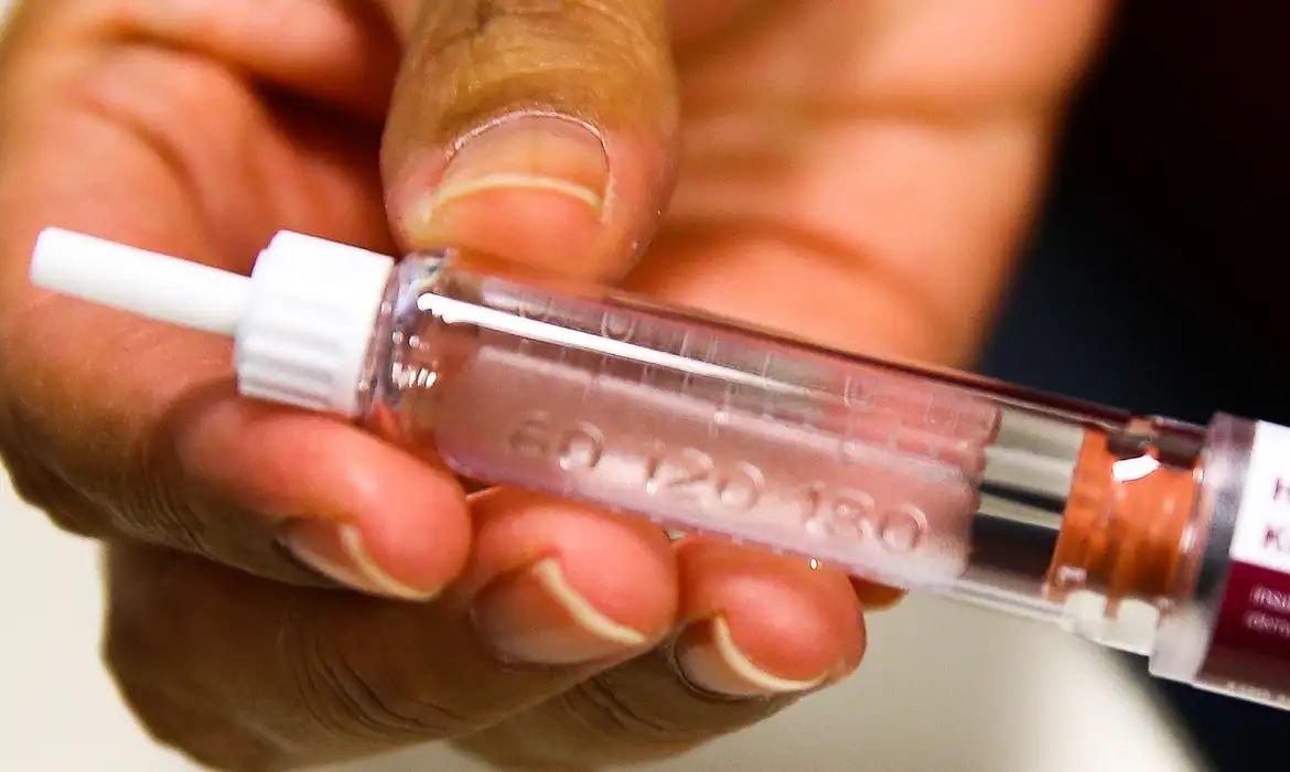 Anvisa proíbe venda de insulina e peptídeos irregulares e recolhe lotes de medicamentos
