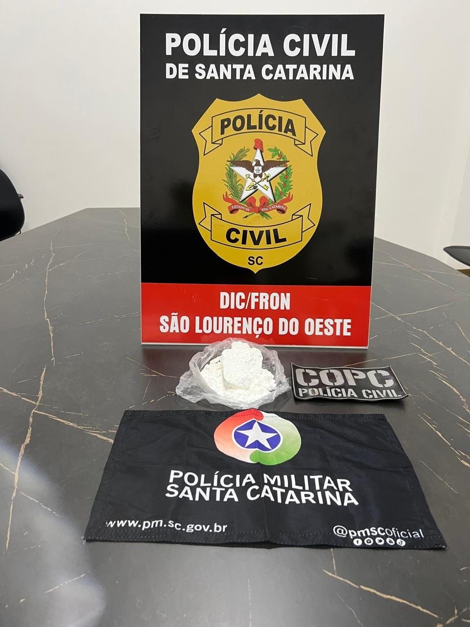 Mulher de 19 anos é presa com cocaína escondida em travesseiro em São Lourenço do Oeste