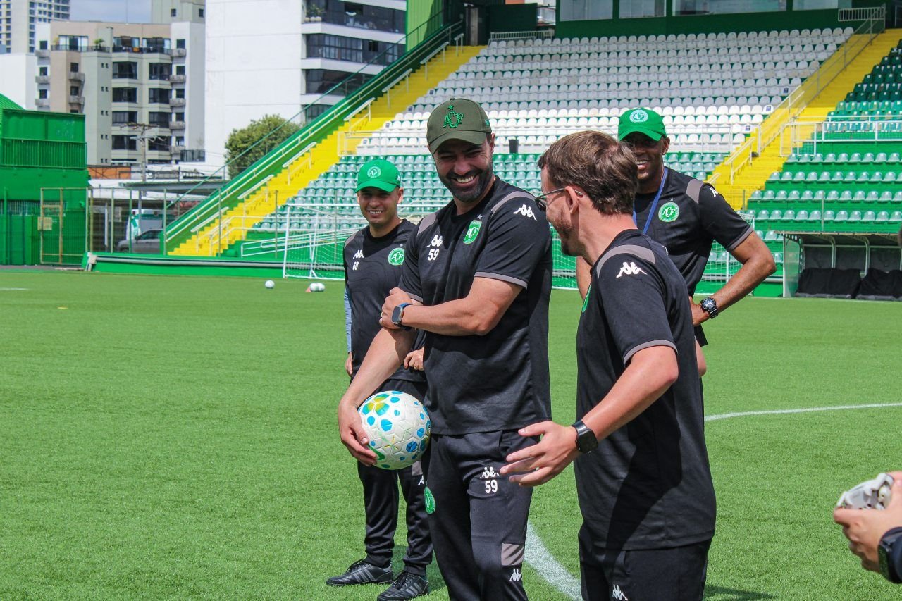 Chapecoense enfrenta Vitória nesta quarta em busca de reação no Brasileirão