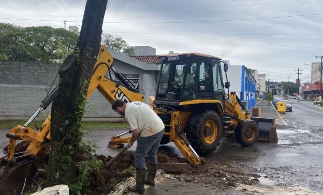 Caminhão danifica tubulação da CASAN e afeta abastecimento em Maravilha