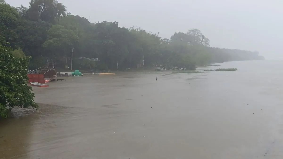 Crescimento do rio Paraná leva à evacuação de famílias em Isla Apipé e preocupa turismo