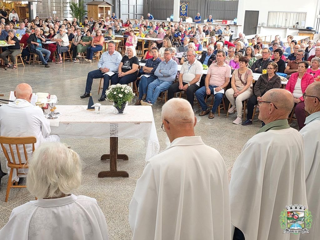 São João do Oeste reúne 1.200 idosos em encontros regionais de integração