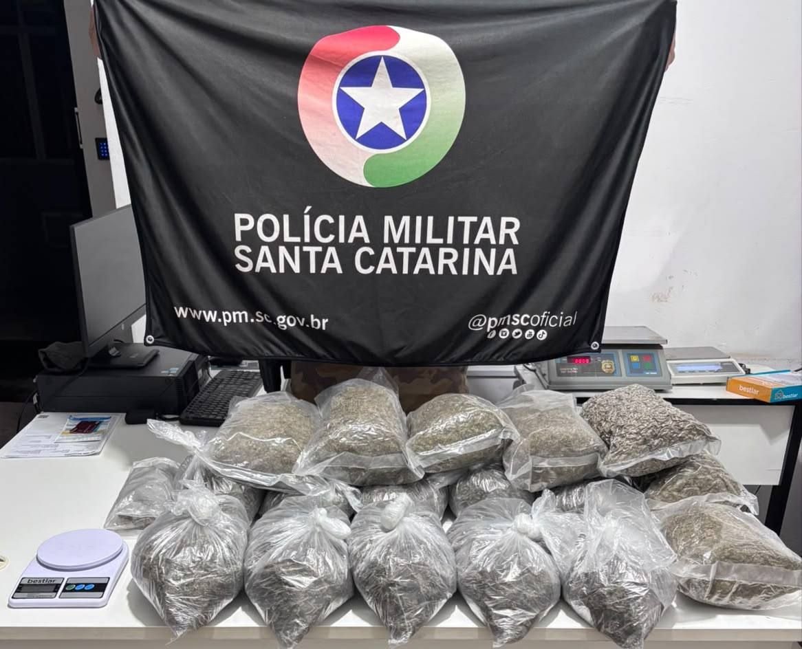 Polícia Militar apreende quase 12 quilos de maconha e recupera moto furtada em Cordilheira Alta
