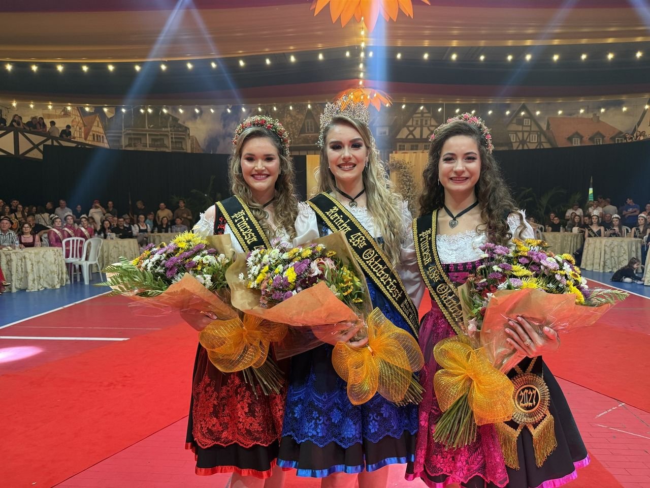 Sara Kunst, Kamile Lauschner e Bruna Nunes são as soberanas da Oktoberfest 2027