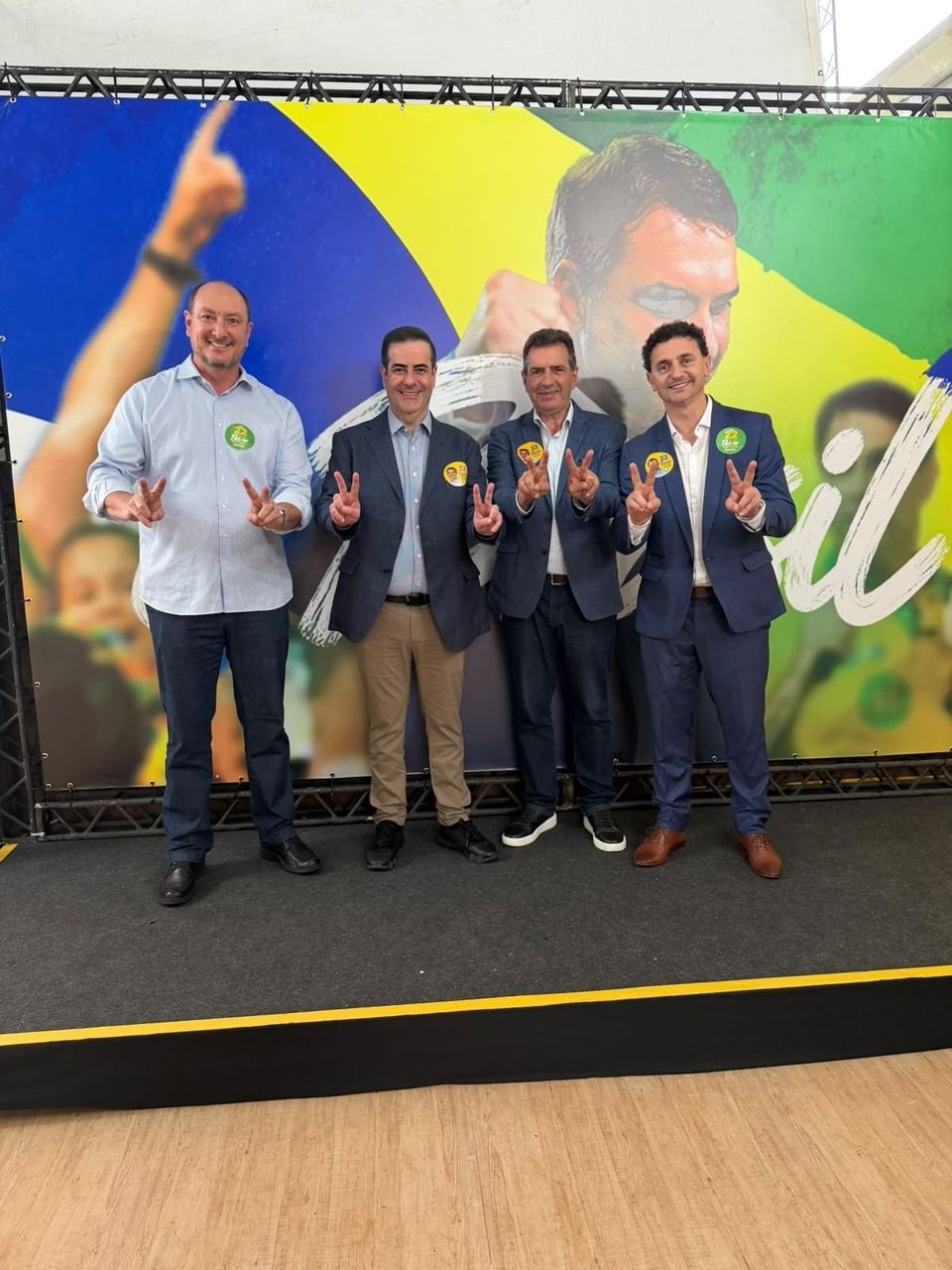 MDB de SC apoia Flávio Bolsonaro e candidato confirma presença em debate