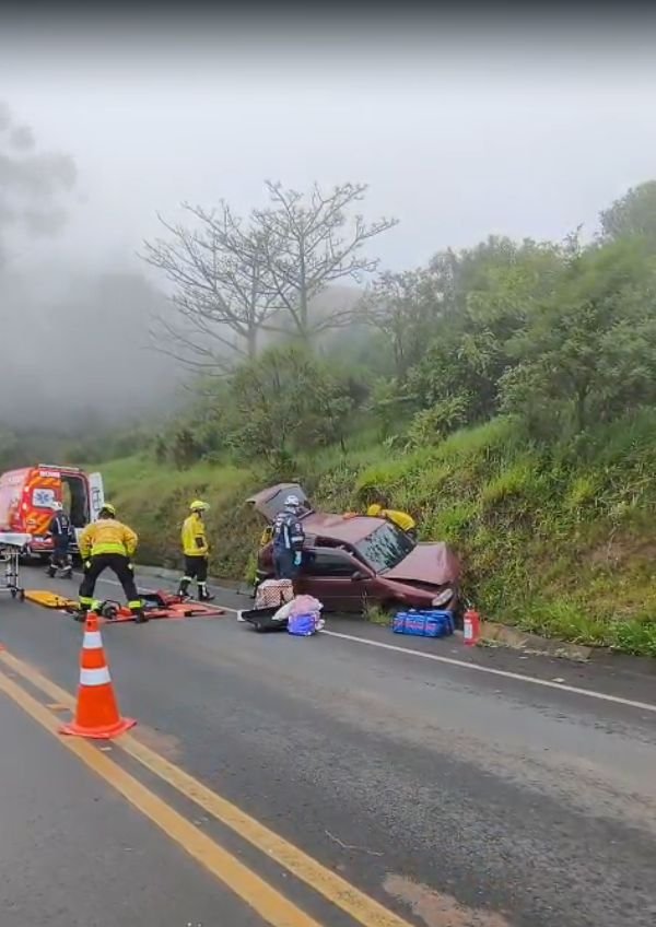 Acidente na BR-283 entre Chapecó e Seara deixa mulher ferida e presa às ferragens