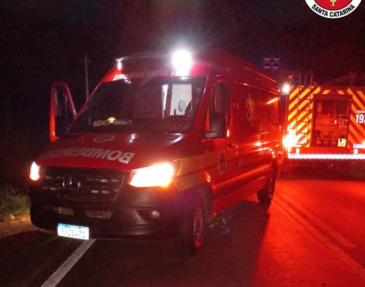 Motociclista de 21 anos morre após colidir com cavalo e ser atropelado em Monte Carlo