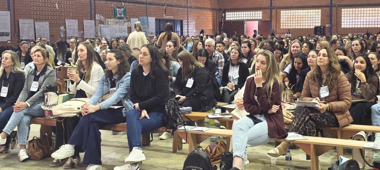 Flor do Sertão recebe mais de 600 professores no seminário de alfabetização