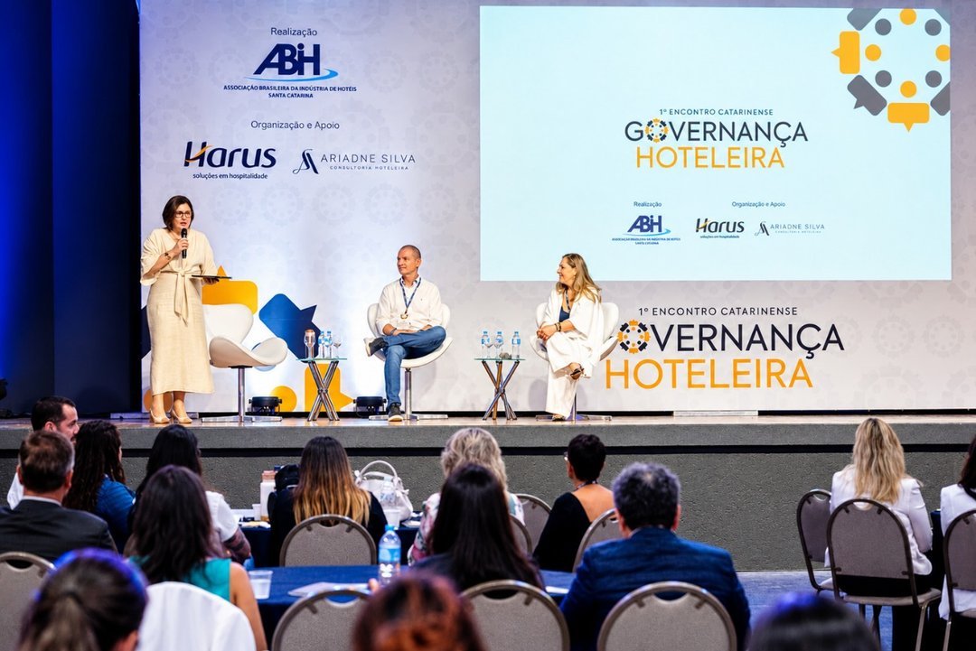 Encontro em Florianópolis debate liderança e qualidade dos serviços na hotelaria