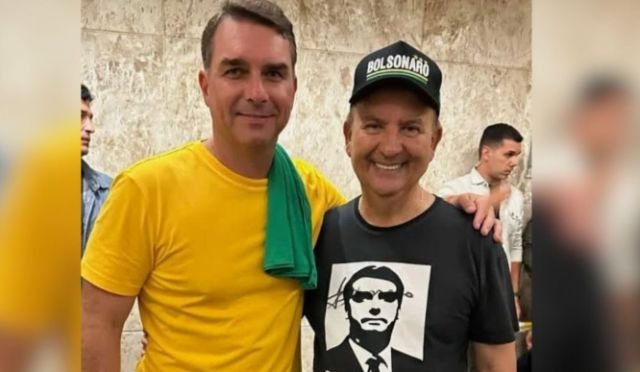 Jorginho Mello e grande público apoiam Flávio Bolsonaro antes do segundo turno