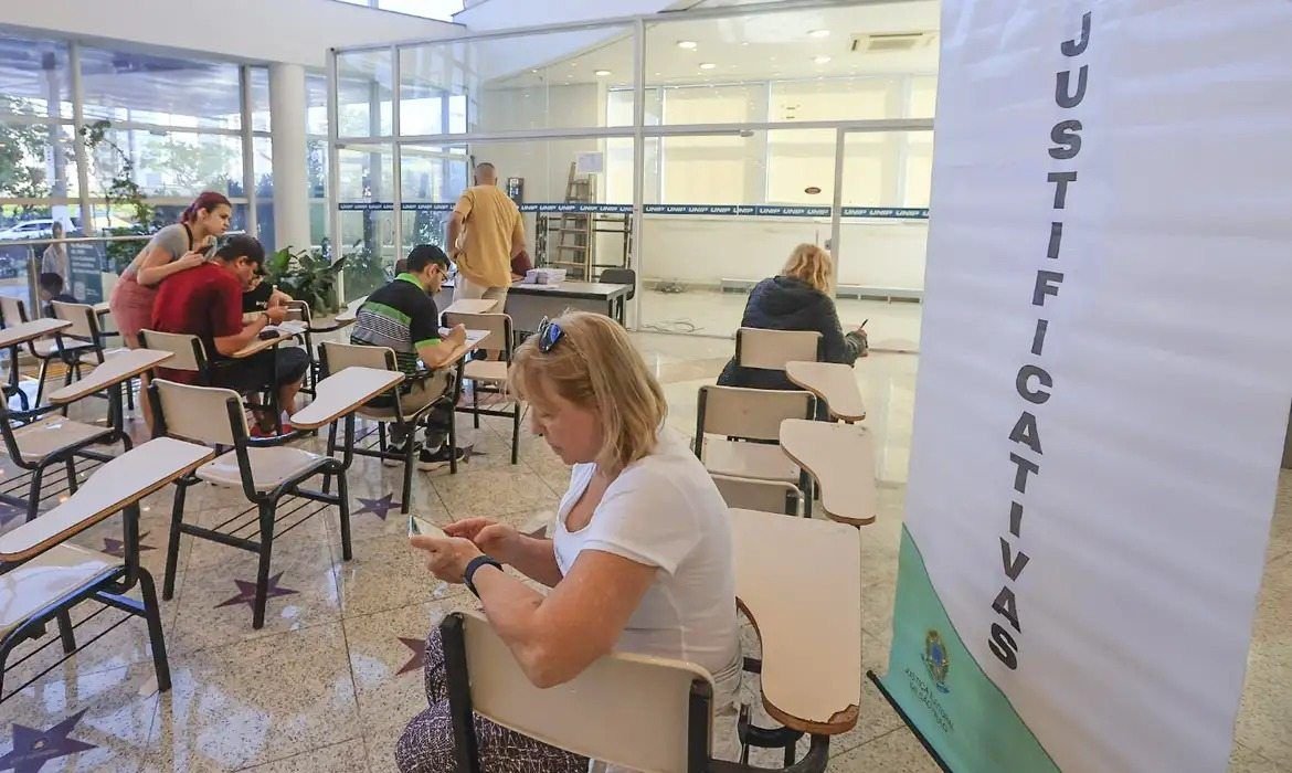 Eleitores devem justificar ausência no segundo turno ou pagar multa de R$ 3,51