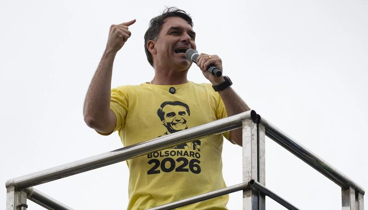 Flávio Bolsonaro conquista Paraná e Santa Catarina com 62,58% e 69,42% dos votos válidos