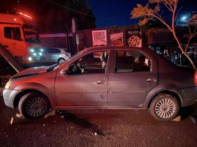 Motorista embriagado avança contra policial e colide com poste em São Lourenço do Oeste