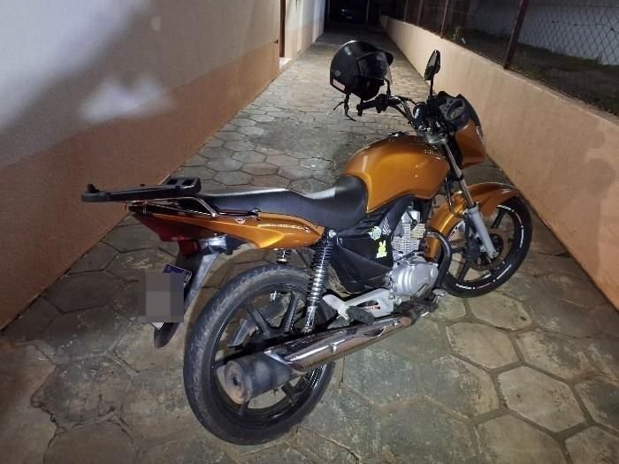 Motociclista sem CNH foge da PM e é abordado em casa em São José do Cedro